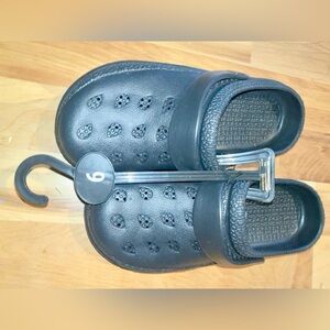 Womens 8 Black Clogs